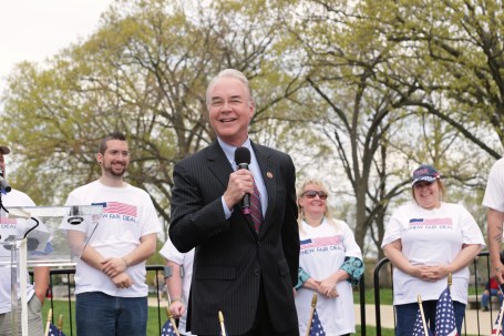 U.S._Congressman_Tom_Price_speaking_at_Freedomworks_New_Fair_Deal_Rally_outside_the_US_Capitol.jpg